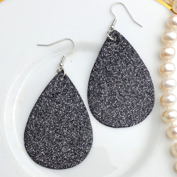 💫5/$25 Black Glitter Teardrop Earrings - Picture 2 of 2